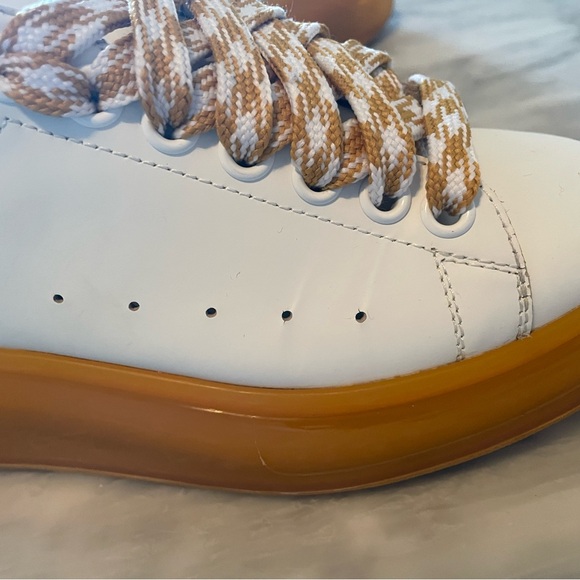 Alexander McQueen sneakers size 37.5 white and yellow gold. - Picture 4 of 7